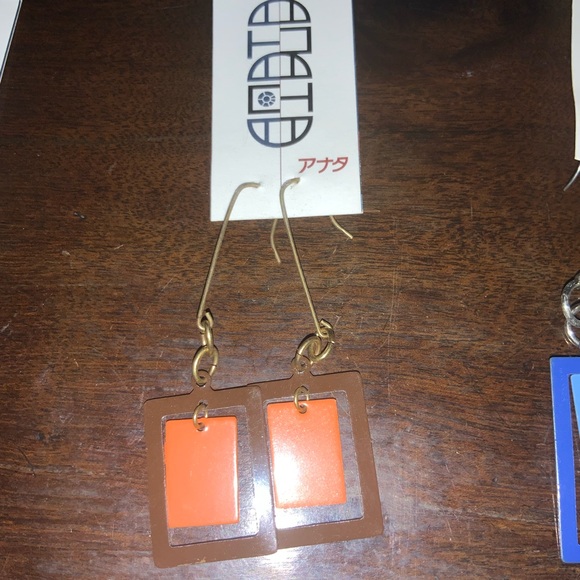 50% off sale 🍒🍒🍒One pair of vintage enamel earrings Japan 1960s choose  c… - Picture 4 of 7